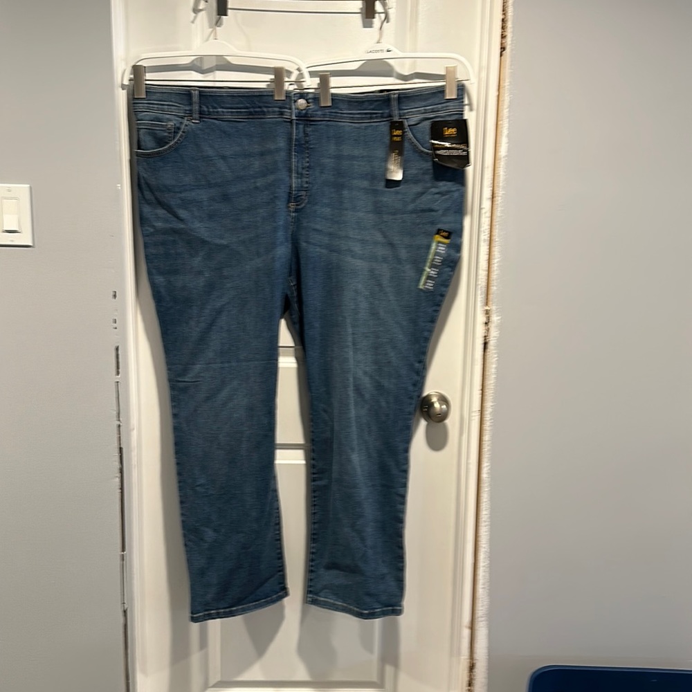 NWT-Lee Women’s Plus Size Flex Motion Regular Fit Straight Leg Jean